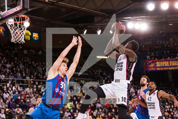 2022-01-11 - Jerian Grant of AX Armani Exchange Milan in action against Rokas Jokubaitis of FC Barcelona during the Turkish Airlines EuroLeague basketball match between FC Barcelona and AX Armani Exchange Milan on January 11, 2022 at Palau Blaugrana in Barcelona, Spain - FC BARCELONA VS AX ARMANI EXCHANGE MILAN - EUROLEAGUE - BASKETBALL