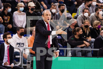 2022-01-11 - Ettore Messina, Head coach of AX Armani Exchange Milan during the Turkish Airlines EuroLeague basketball match between FC Barcelona and AX Armani Exchange Milan on January 11, 2022 at Palau Blaugrana in Barcelona, Spain - FC BARCELONA VS AX ARMANI EXCHANGE MILAN - EUROLEAGUE - BASKETBALL