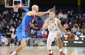 2022-01-27 - Elie Okobo of ASVEL and Nick Calathes of FC Barcelona during the Turkish Airlines EuroLeague basketball match between FC Barcelona and LDLC ASVEL on January 27, 2022 at Palau Blaugrana in Barcelona, Spain - FC BARCELONA VS LDLC ASVEL - EUROLEAGUE - BASKETBALL