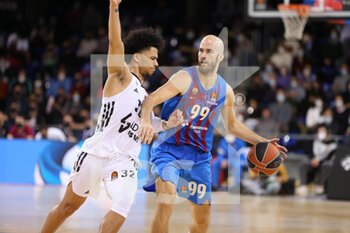 2022-01-27 - Nick Calathes of FC Barcelona and Matthew Strazel of ASVEL during the Turkish Airlines EuroLeague basketball match between FC Barcelona and LDLC ASVEL on January 27, 2022 at Palau Blaugrana in Barcelona, Spain - FC BARCELONA VS LDLC ASVEL - EUROLEAGUE - BASKETBALL