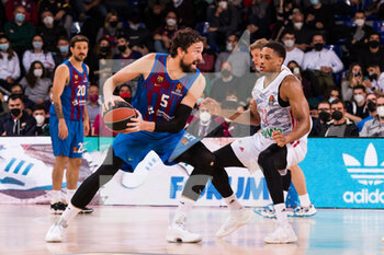2022-02-01 - Serta Sanli of FC Barcelona competes with Augustine Rubit of Bayern Munich during the Turkish Airlines EuroLeague basketball match between FC Barcelona and FC Bayern Munich on February 1, 2022 at Palau Blaugrana in Barcelona, Spain - FC BARCELONA VS FC BAYERN MUNICH - EUROLEAGUE - BASKETBALL