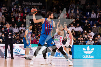 2022-02-01 - Serta Sanli of FC Barcelona competes with Augustine Rubit of Bayern Munich during the Turkish Airlines EuroLeague basketball match between FC Barcelona and FC Bayern Munich on February 1, 2022 at Palau Blaugrana in Barcelona, Spain - FC BARCELONA VS FC BAYERN MUNICH - EUROLEAGUE - BASKETBALL