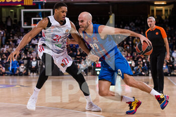 2022-02-01 - Nick Calathes of FC Barcelona in action with Augustine Rubit of Bayern Munich during the Turkish Airlines EuroLeague basketball match between FC Barcelona and FC Bayern Munich on February 1, 2022 at Palau Blaugrana in Barcelona, Spain - FC BARCELONA VS FC BAYERN MUNICH - EUROLEAGUE - BASKETBALL