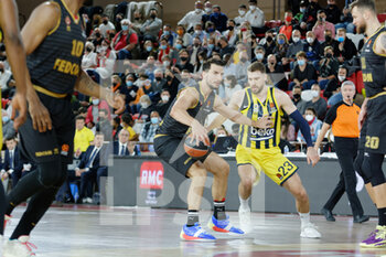 2022-02-25 - Leo Westermann of Monaco and Marko Guduric of Fenerbahce during the Turkish Airlines Euroleague basketball match between AS Monaco Basket and Fenerbahce Beko Istanbul on February 25, 2022 at Salle Gaston Médecin in Monaco - AS MONACO BASKET VS FENERBAHCE BEKO ISTANBUL - EUROLEAGUE - BASKETBALL