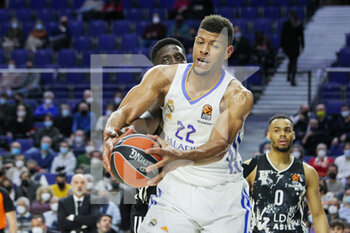 2022-03-17 - Youssoupha Birima Fall of Asvel Lyon-Villeurbanne and Walter Samuel Tavares da Veiga of Real Madrid during the Turkish Airlines Euroleague basketball match between Real Madrid and Asvel Lyon-Villeurbanne on march 17, 2022 at Wizink Center in Madrid, Spain - REAL MADRID AND VS LYON-VILLEURBANNE - EUROLEAGUE - BASKETBALL