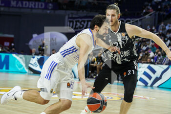 2022-03-17 - Sergio Llull Melia of Real Madrid and Dylan Osetkowski of Asvel Lyon-Villeurbanne during the Turkish Airlines Euroleague basketball match between Real Madrid and Asvel Lyon-Villeurbanne on march 17, 2022 at Wizink Center in Madrid, Spain - REAL MADRID AND VS LYON-VILLEURBANNE - EUROLEAGUE - BASKETBALL