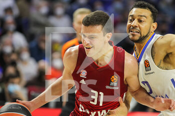 2022-04-08 - Zan Mark Sisko of Bayern Munich and Williams-Goss of Real Madrid during the Turkish Airlines Euroleague basketball match between Real Madrid and Bayern Munich on April 8, 2022 at Wizink Center in Madrid, Spain - REAL MADRID VS BAYERN MUNICH - EUROLEAGUE - BASKETBALL