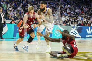 2022-04-08 - Ognjen Jaramaz of Bayern Munich, Vincent Poirier of Real Madrid and Othello Hunter of Bayern Munich during the Turkish Airlines Euroleague basketball match between Real Madrid and Bayern Munich on April 8, 2022 at Wizink Center in Madrid, Spain - REAL MADRID VS BAYERN MUNICH - EUROLEAGUE - BASKETBALL