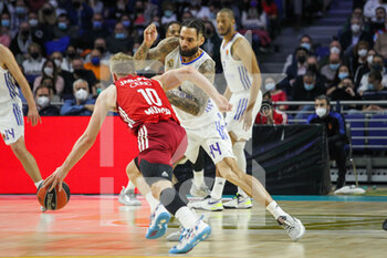 2022-04-08 - Ognjen Jaramaz of FC Bayern Munich and Jeffery Taylor of Real Madrid during the Turkish Airlines Euroleague basketball match between Real Madrid and Bayern Munich on April 8, 2022 at Wizink Center in Madrid, Spain - REAL MADRID VS BAYERN MUNICH - EUROLEAGUE - BASKETBALL