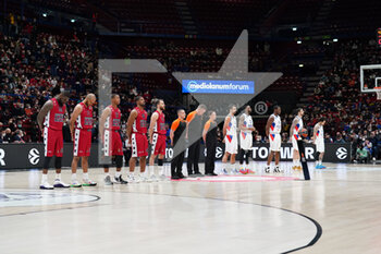 2022-04-21 - The two teams at the tip off - A|X ARMANI EXCHANGE MILANO VS ANADOLU EFES INSTANBUL - EUROLEAGUE - BASKETBALL