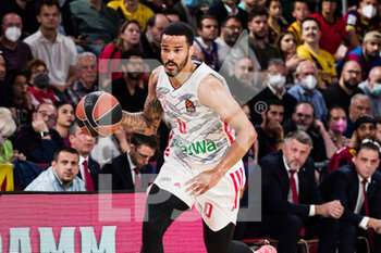 2022-05-03 - Nick Weiler-Babb of FC Bayern Munich during the Turkish Airlines EuroLeague Play Off Game 5 basketball match between FC Barcelona and FC Bayern Munich on May 3, 2022 at Palau Blaugrana in Barcelona, Spain - PLAY OFF GAME 5 - FC BARCELONA VS FC BAYERN MUNICH - EUROLEAGUE - BASKETBALL