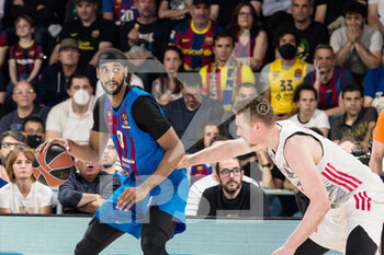 2022-05-03 - Brandon Davies of FC Barcelona during the Turkish Airlines EuroLeague Play Off Game 5 basketball match between FC Barcelona and FC Bayern Munich on May 3, 2022 at Palau Blaugrana in Barcelona, Spain - PLAY OFF GAME 5 - FC BARCELONA VS FC BAYERN MUNICH - EUROLEAGUE - BASKETBALL