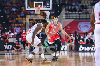 2022-04-22 - Kostas Sloukas of Olympiacos BC in action against Yakuba Ouattara of AS Monaco Basket during the Turkish Airlines EuroLeague Quorter-Final basketball match between Olympiacos BC and AS Monaco Basket on Apr 22, 2022 at Peace and Friendship Stadium in Athens, Greece - OLYMPIACOS VS AS MONACO - EUROLEAGUE - BASKETBALL