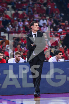 2022-04-22 - Georgios Bartzokas, Head Coach of Olympiacos BC during the Turkish Airlines EuroLeague Quorter-Final basketball match between Olympiacos BC and AS Monaco Basket on Apr 22, 2022 at Peace and Friendship Stadium in Athens, Greece - OLYMPIACOS VS AS MONACO - EUROLEAGUE - BASKETBALL