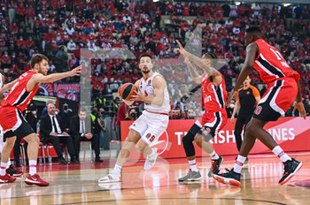 2022-04-22 - Léo Westermann of AS Monaco Basket in action against Tyler Dorsey of Olympiacos BC during the Turkish Airlines EuroLeague Quorter-Final basketball match between Olympiacos BC and AS Monaco Basket on Apr 22, 2022 at Peace and Friendship Stadium in Athens, Greece - OLYMPIACOS VS AS MONACO - EUROLEAGUE - BASKETBALL