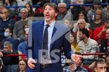 2022-12-29 - Alex Mumbru, head coach Valencia Basket  - EA7 EMPORIO ARMANI MILANO VS VALENCIA BASKET - EUROLEAGUE - BASKETBALL