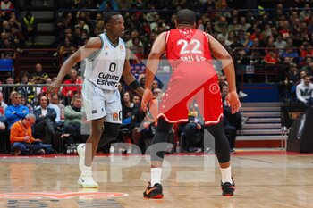 2022-12-29 - Jared Harper (Valencia Basket) thwarted by Devon Hall (EA7 Emporio Armani Olimpia Milano)  - EA7 EMPORIO ARMANI MILANO VS VALENCIA BASKET - EUROLEAGUE - BASKETBALL