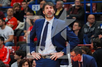 2022-12-29 - Alex Mumbru, head coach Valencia Basket  - EA7 EMPORIO ARMANI MILANO VS VALENCIA BASKET - EUROLEAGUE - BASKETBALL