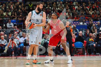 2022-12-29 - Bojan Dubljevic (Valencia Basket) thwarted by Kyle Hines (EA7 Emporio Armani Olimpia Milano)  - EA7 EMPORIO ARMANI MILANO VS VALENCIA BASKET - EUROLEAGUE - BASKETBALL