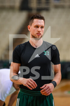 06/10/2022 - Mateusz Ponitka of Panathinaikos Athens BC in action during the Turkish Airlines Euroleague Basketball match between Panathinaikos BC and Real Madrid at OAKA ALTION Arena on October 6, 2022 in Athens, Greece. - PANATHINAIKOS VS REAL MADRID - EUROLEAGUE - BASKET
