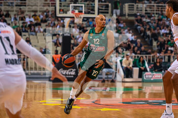06/10/2022 - Andrew Andrews of Panathinaikos Athens BC in action during the Turkish Airlines Euroleague Basketball match between Panathinaikos BC and Real Madrid at OAKA ALTION Arena on October 6, 2022 in Athens, Greece. - PANATHINAIKOS VS REAL MADRID - EUROLEAGUE - BASKET