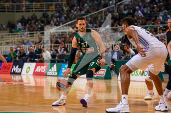 06/10/2022 - Mateusz Ponitka of Panathinaikos Athens BC in action during the Turkish Airlines Euroleague Basketball match between Panathinaikos BC and Real Madrid at OAKA ALTION Arena on October 6, 2022 in Athens, Greece. - PANATHINAIKOS VS REAL MADRID - EUROLEAGUE - BASKET