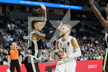 2022-10-27 - Daniel Hackett of Bologna and Dzanan Musa of Real Madrid during the Turkish Airlines Euroleague basketball match between Real Madrid and Virtus Segafredo Bologna on October 27, 2022 at Wizink Center in Madrid, Spain - BASKETBALL - EUROLEAGUE - REAL MADRID V BOLOGNA - EUROLEAGUE - BASKETBALL