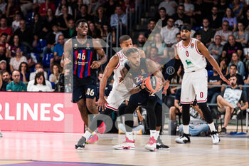 2022-10-28 - Cory Higgins of FC Barcelona in action against Devon Hall of EA7 Emporio Armani Milan during the Turkish Airlines EuroLeague basketball match between FC Barcelona and EA7 Emporio Armani Milan on October 28, 2022 at Palau Blaugrana in Barcelona, Spain - BASKETBALL - EUROLEAGUE - FC BARCELONA V MILAN - EUROLEAGUE - BASKETBALL