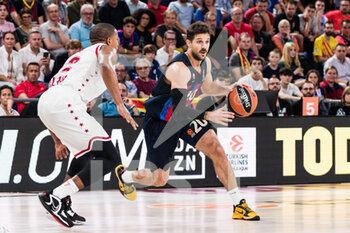 2022-10-28 - Nico Laprovittola of FC Barcelona and Devon Hall of EA7 Emporio Armani Milan during the Turkish Airlines EuroLeague basketball match between FC Barcelona and EA7 Emporio Armani Milan on October 28, 2022 at Palau Blaugrana in Barcelona, Spain - BASKETBALL - EUROLEAGUE - FC BARCELONA V MILAN - EUROLEAGUE - BASKETBALL