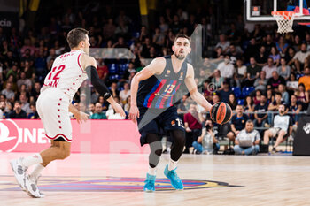2022-10-28 - Tomas Satoransky of FC Barcelona in action against Billy Baron of EA7 Emporio Armani Milan during the Turkish Airlines EuroLeague basketball match between FC Barcelona and EA7 Emporio Armani Milan on October 28, 2022 at Palau Blaugrana in Barcelona, Spain - BASKETBALL - EUROLEAGUE - FC BARCELONA V MILAN - EUROLEAGUE - BASKETBALL
