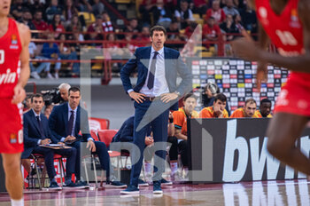 2022-11-04 - Head Coache ALEX MUMBRU of Valencia Basket during the Euroleague, Round 6 match between Olympiacos Piraeus vs Valencia Basket at Peace And Friendship Stadium on November 4, 2022 in Athens, Greece - OLYMPIACOS BC VS VALENCIA BASKET - EUROLEAGUE - BASKETBALL