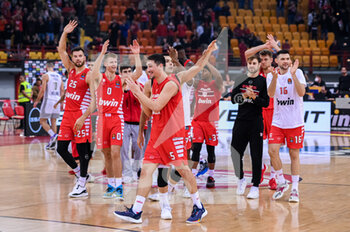 2022-11-10 - Players of Olympiacos Piraeus celebrating the victory during the Euroleague, Round 7, match between Olympiacos Piraeus and Partizan at Peace And Friendship Stadium on November 10, 2022 in Athens, Greece. - OLYMPIACOS BC VS PARTIZAN - EUROLEAGUE - BASKETBALL