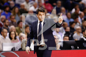 17/11/2022 - Israel Gonzalez, head coach of Alba Berlin during the Turkish Airlines Euroleague basketball match between Real Madrid and Alba Berlin on november 17, 2022 at Wizink Center pavilion in Madrid, Spain - BASKETBALL - EUROLEAGUE - REAL MADRID V ALBA BERLIN - EUROLEAGUE - BASKET