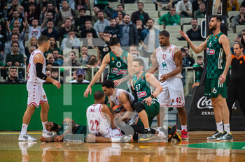 2022-12-08 - A group of players claiming the ball during the Euroleague, Round 12, match between Panathinaikos Athens and EA7 Emporio Armani Milano at OAKA Stadium on December 8, 2022 in Athens, Greece. - PANATHINAIKOS VS EA7 EMPORIO ARMANI MILAN - EUROLEAGUE - BASKETBALL