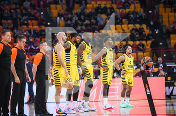 2022-12-13 - Players of Fenerbahce during the Turkish Airlines Euroleague match between Olympiacos Piraeus and Fenerbahce Beko Istanbul at Peace and Friendship Stadium on December 13, 2022 in Piraeus, Greece - OLYMPIACOS PIRAEUS VS FENERBAHCE BEKO ISTANBUL - EUROLEAGUE - BASKETBALL