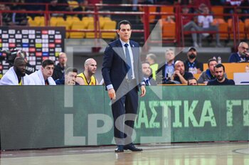 2022-12-13 - Head Coach DIMITRIS ITOUDIS of Fenerbahce react during the Turkish Airlines Euroleague match between Olympiacos Piraeus and Fenerbahce Beko Istanbul at Peace and Friendship Stadium on December 13, 2022 in Piraeus, Greece - OLYMPIACOS PIRAEUS VS FENERBAHCE BEKO ISTANBUL - EUROLEAGUE - BASKETBALL