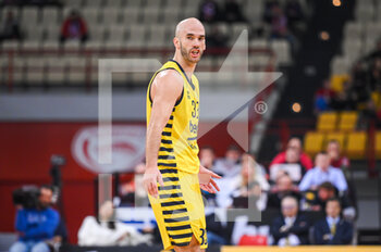 2022-12-13 - #33 NICK CALATHES of Fenerbahce Beko Istanbul during the Euroleague, Round 13, match between Olympiacos Piraeus and Fenerbahce Beko Istanbul at Peace And Friendship Stadium on December 13, 2022 in Athens, Greece - OLYMPIACOS PIRAEUS VS FENERBAHCE BEKO ISTANBUL - EUROLEAGUE - BASKETBALL