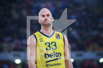 2022-12-13 - #33 NICK CALATHES of Fenerbahce during the Turkish Airlines Euroleague match between Olympiacos Piraeus and Fenerbahce Beko Istanbul at Peace and Friendship Stadium on December 13, 2022 in Piraeus, Greece - OLYMPIACOS PIRAEUS VS FENERBAHCE BEKO ISTANBUL - EUROLEAGUE - BASKETBALL