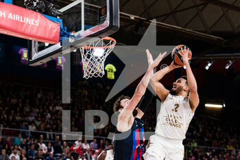 2022-12-09 - Amine Noua of LDLC Asvel in action against Serta Sanli of FC Barcelona during the Turkish Airlines EuroLeague Basketball match between FC Barcelona and LDLC Asvel on December 9, 2022 at Palau Blaugrana in Barcelona, Spain - BASKETBALL - EUROLEAGUE - FC BARCELONA V ASVEL - EUROLEAGUE - BASKETBALL