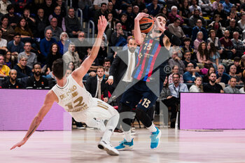 2022-12-09 - Tomas Satoransky of FC Barcelona in action against Nando De Colo of LDLC Asvel during the Turkish Airlines EuroLeague Basketball match between FC Barcelona and LDLC Asvel on December 9, 2022 at Palau Blaugrana in Barcelona, Spain - BASKETBALL - EUROLEAGUE - FC BARCELONA V ASVEL - EUROLEAGUE - BASKETBALL