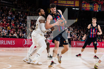 2022-12-09 - Nicola Kalinic of FC Barcelona in action against David Lighty of LDLC Asvel during the Turkish Airlines EuroLeague Basketball match between FC Barcelona and LDLC Asvel on December 9, 2022 at Palau Blaugrana in Barcelona, Spain - BASKETBALL - EUROLEAGUE - FC BARCELONA V ASVEL - EUROLEAGUE - BASKETBALL