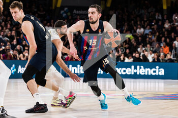 2022-12-09 - Tomas Satoransky of FC Barcelona during the Turkish Airlines EuroLeague Basketball match between FC Barcelona and LDLC Asvel on December 9, 2022 at Palau Blaugrana in Barcelona, Spain - BASKETBALL - EUROLEAGUE - FC BARCELONA V ASVEL - EUROLEAGUE - BASKETBALL