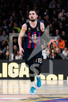 2022-12-09 - Tomas Satoransky of FC Barcelona in action during the Turkish Airlines EuroLeague Basketball match between FC Barcelona and LDLC Asvel on December 9, 2022 at Palau Blaugrana in Barcelona, Spain - BASKETBALL - EUROLEAGUE - FC BARCELONA V ASVEL - EUROLEAGUE - BASKETBALL