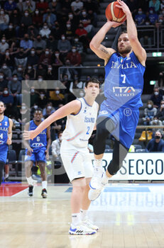 2022-02-27 - Stefano Tonut (Italy) (R) thwarted by  \q2\during the FIBA World Cup 2023 qualifiers game Italy Vs. Iceland at the Paladozza sports palace in Bologna, February 27, 2022 - Photo: Michele Nucci - FIBA WORLD CUP QUALIFIERS - ITALIA VS ISLANDA - INTERNATIONALS - BASKETBALL