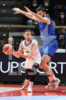 2022-02-27 - Jon Axel Gudmundsson (Iceland) (L) thwarted by  Amedeo Tessitori (Italy) during the FIBA World Cup 2023 qualifiers game Italy Vs. Iceland at the Paladozza sports palace in Bologna, February 27, 2022 - Photo: Michele Nucci - FIBA WORLD CUP QUALIFIERS - ITALIA VS ISLANDA - INTERNATIONALS - BASKETBALL
