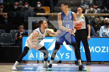 2022-02-27 - Diego Flaccadori (Italy) (R) thwarted by  \q3during the FIBA World Cup 2023 qualifiers game Italy Vs. Iceland at the Paladozza sports palace in Bologna, February 27, 2022 - Photo: Michele Nucci - FIBA WORLD CUP QUALIFIERS - ITALIA VS ISLANDA - INTERNATIONALS - BASKETBALL