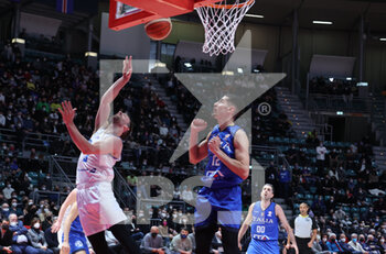 2022-02-27 - Aegir Steinarsson (Iceland) (L) thwarted by  Diego Flaccadori (Italy) during the FIBA World Cup 2023 qualifiers game Italy Vs. Iceland at the Paladozza sports palace in Bologna, February 27, 2022 - Photo: Michele Nucci - FIBA WORLD CUP QUALIFIERS - ITALIA VS ISLANDA - INTERNATIONALS - BASKETBALL