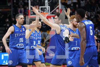 2022-02-27 - Italy team jubilates at the end of the FIBA World Cup 2023 qualifiers game Italy Vs. Iceland at the Paladozza sports palace in Bologna, February 27, 2022 - Photo: Michele Nucci - FIBA WORLD CUP QUALIFIERS - ITALIA VS ISLANDA - INTERNATIONALS - BASKETBALL