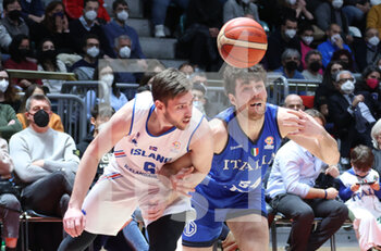 2022-02-27 - Jon Axel Gudmundsson (Iceland) (L) thwarted by  Alessandro Pajola (Italy) during the FIBA World Cup 2023 qualifiers game Italy Vs. Iceland at the Paladozza sports palace in Bologna, February 27, 2022 - Photo: Michele Nucci - FIBA WORLD CUP QUALIFIERS - ITALIA VS ISLANDA - INTERNATIONALS - BASKETBALL