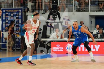 27/08/2022 - Thaddus McFadden (Georgia) thwarted by Stefano Tonut (Italy)  - WORLD CUP 2023 QUALIFIERS - ITALY VS GEORGIA - INTERNAZIONALI - BASKET